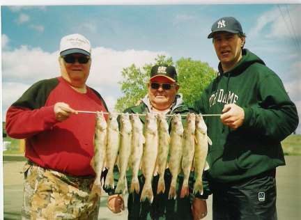 Nebraska Fisherman Walleye Limit!